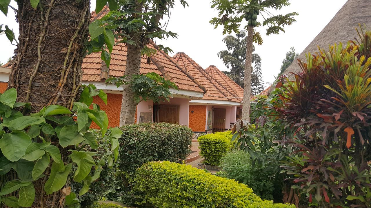 Phenicia Motel Entebbe Exterior photo