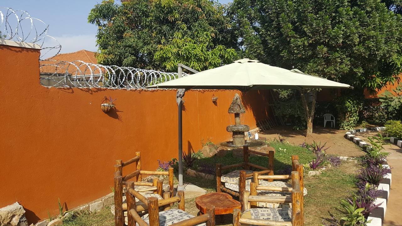 Phenicia Motel Entebbe Exterior photo