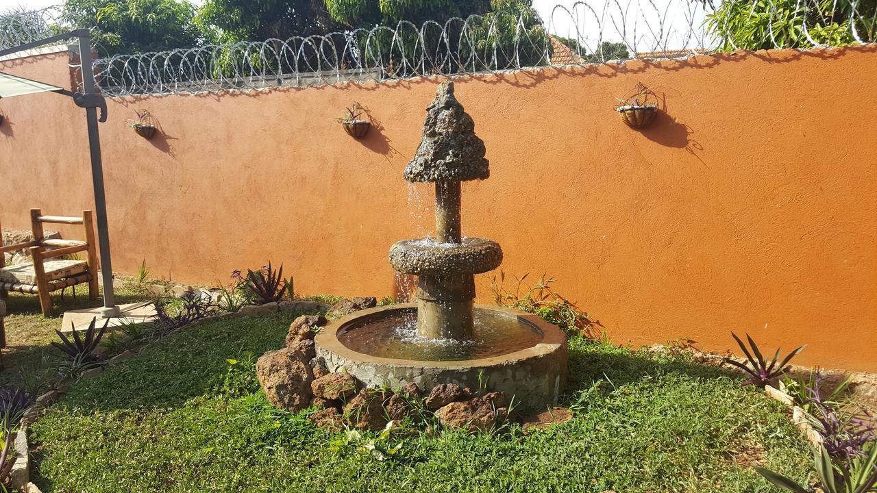 Phenicia Motel Entebbe Exterior photo