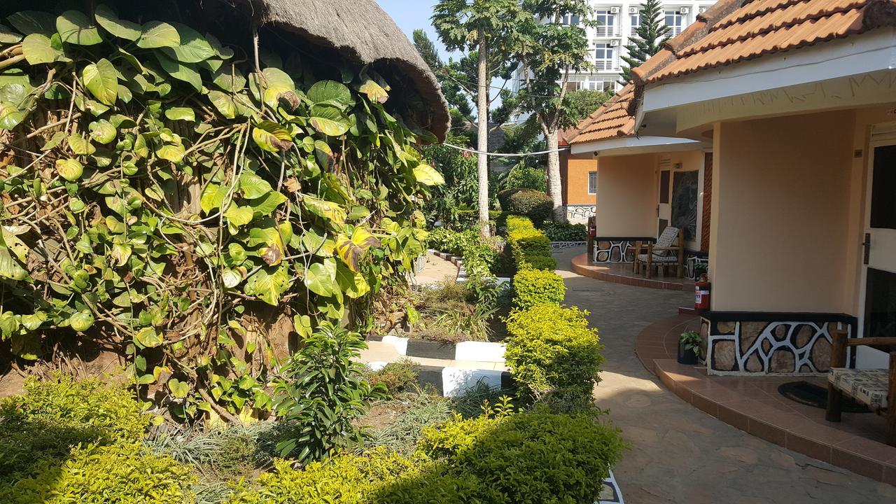 Phenicia Motel Entebbe Exterior photo